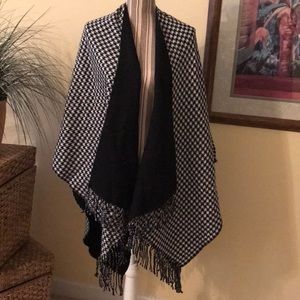 Reversible B&W wrap